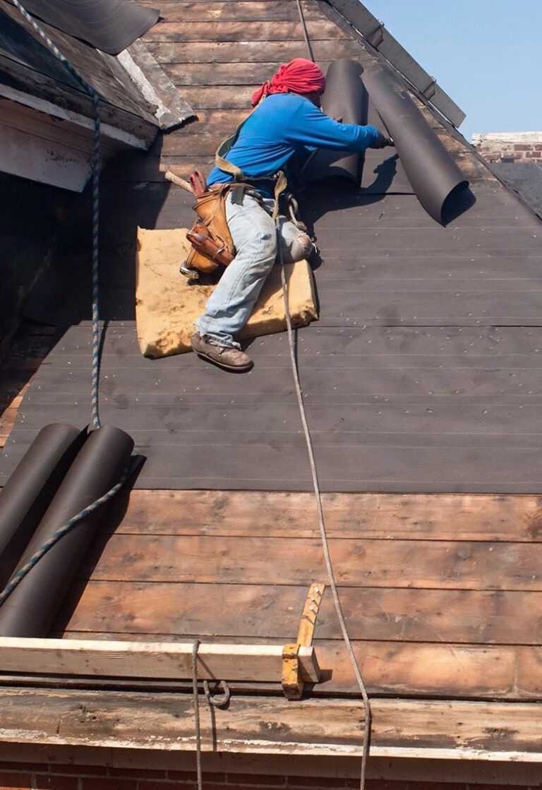 Empresa de instalación y reparación de tejados especializada en mantenimiento de canalones en Talavera de la Reina
